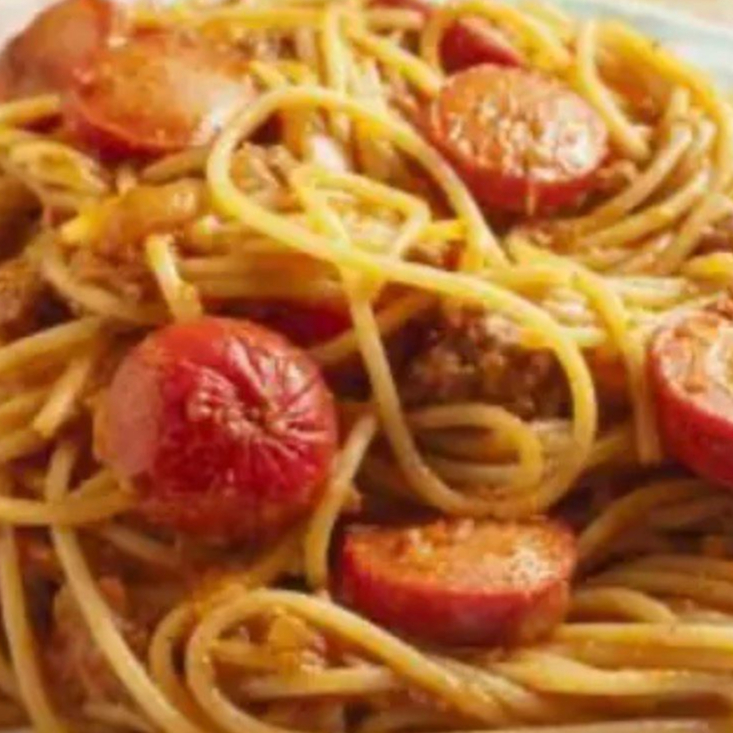 MACARRÃO, MOLHO DE TOMATE , MOLHO SHOYU, SALSICHA ,BACONE OMELETE COM MUSSARELA ,PRESUNTO E CATUPIRY