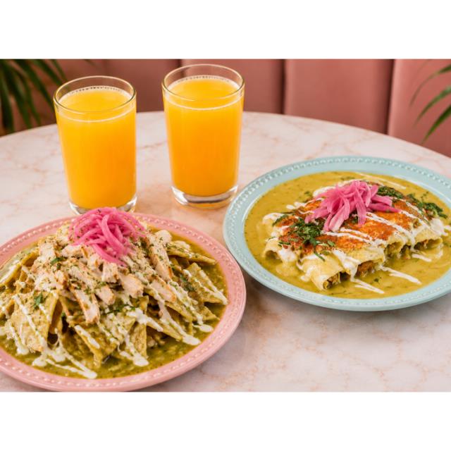 CHILAQUILES VERDES + ENCHILADAS + 2 BEBIDAS