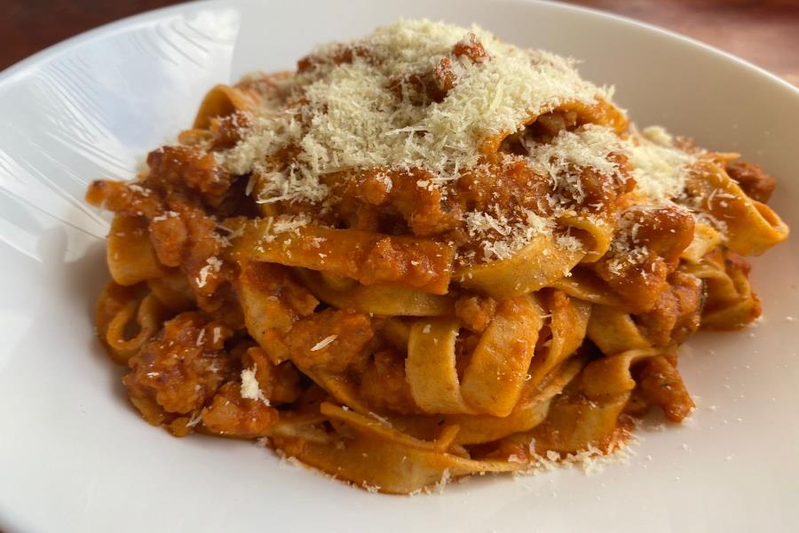 FETTUCCINE BOLOGNESE