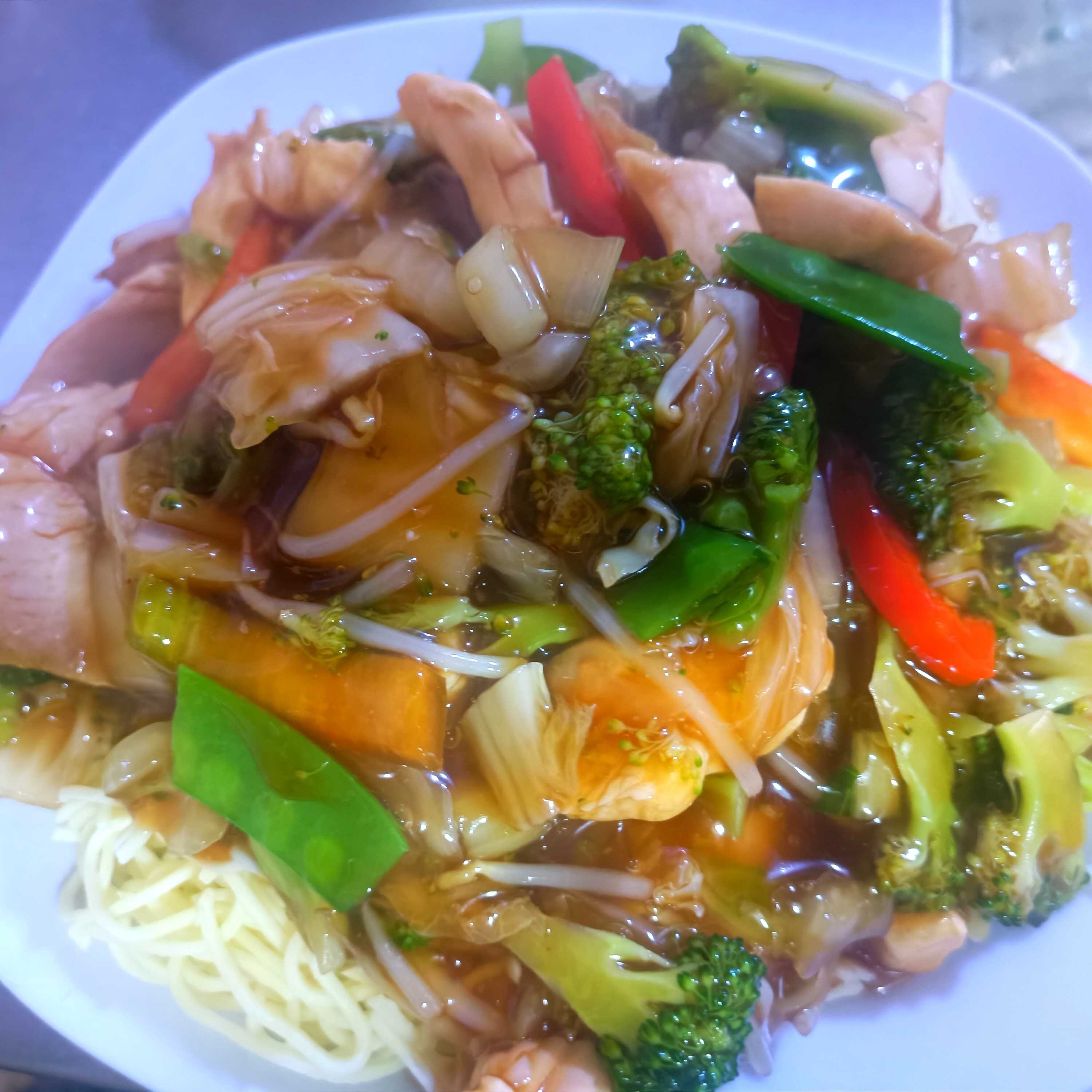 Tallarín Saltado de Pollo