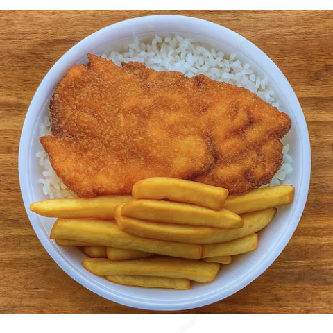 Com arroz, feijão, farofa e batata frita crocante. Quentinha de Frango Empanado.