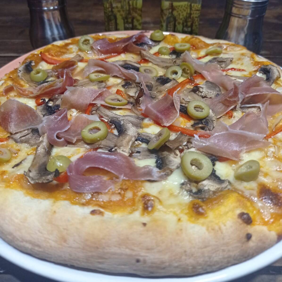 Pizza artesanal Prosciutto Supremo 24cm