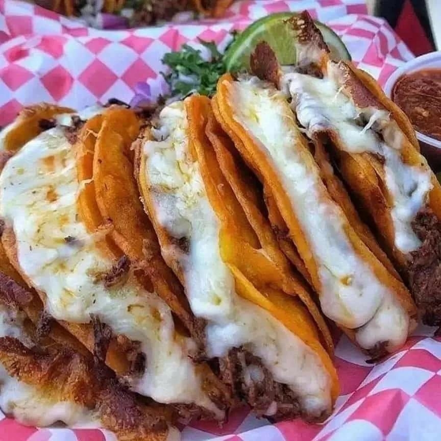 Combo 3 Quesatacos Birria + Bebida.