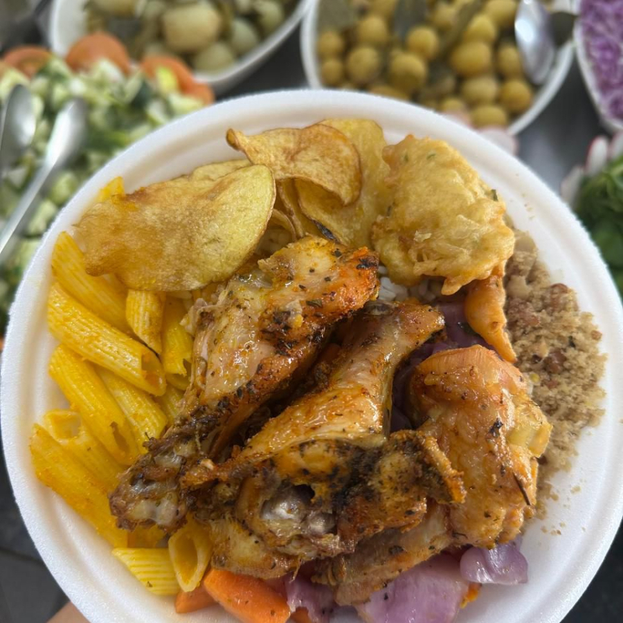 marmitex acompanha arroz / feijão / e acompanhamentos do dia.