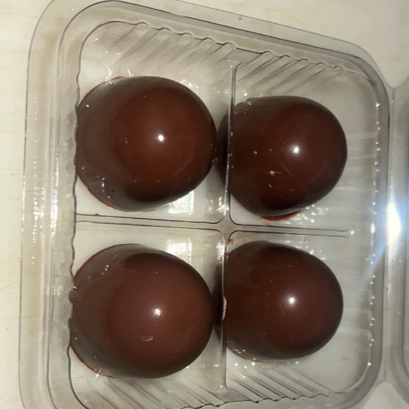 CAIXINHA COM 4 TRUFAS DE 20GR CADA SABOR CHOCOLATE E MARACUJA