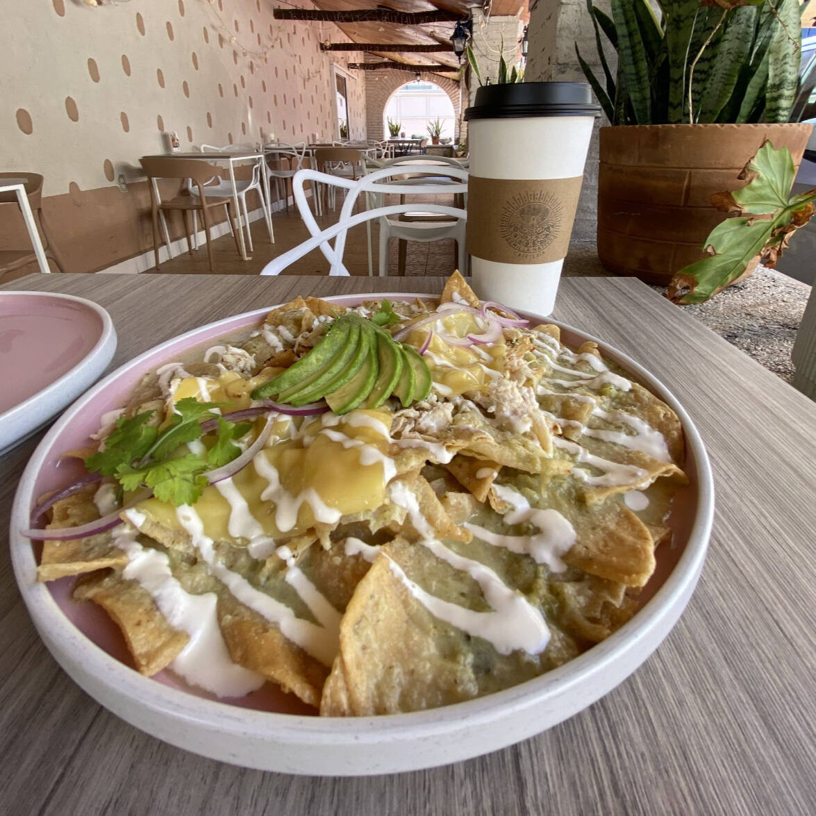 Chilaquiles Verdes con Cafe de 20oz