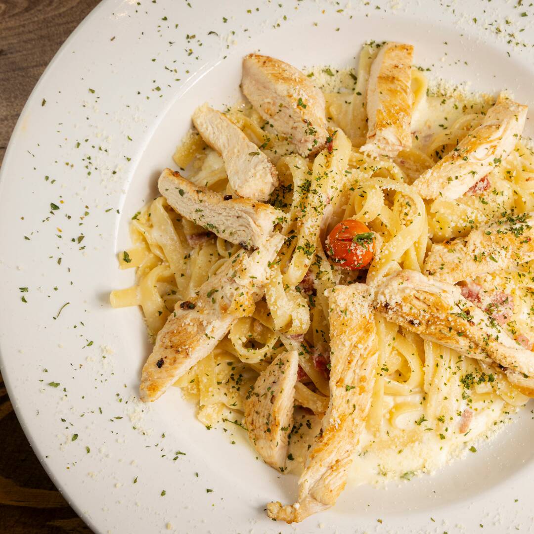 Pasta Alfredo con Pollo