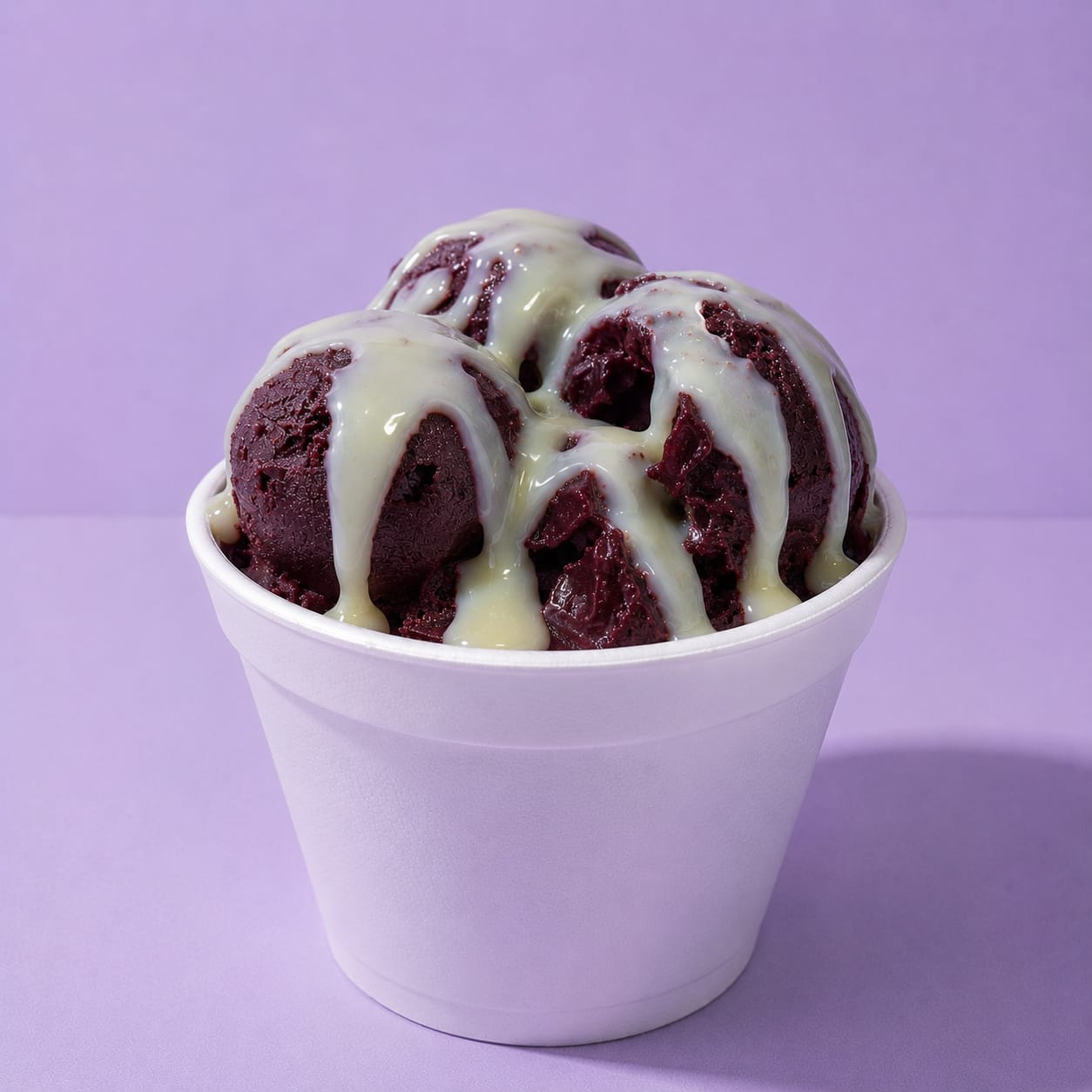 Monte seu açaí do seu jeito! São 480ml de açaí cremoso, preparados em camadas com 2 complementos e 1 creme gratuito à sua escolha. A combinação perfeita de sabor e textura em cada colherada!