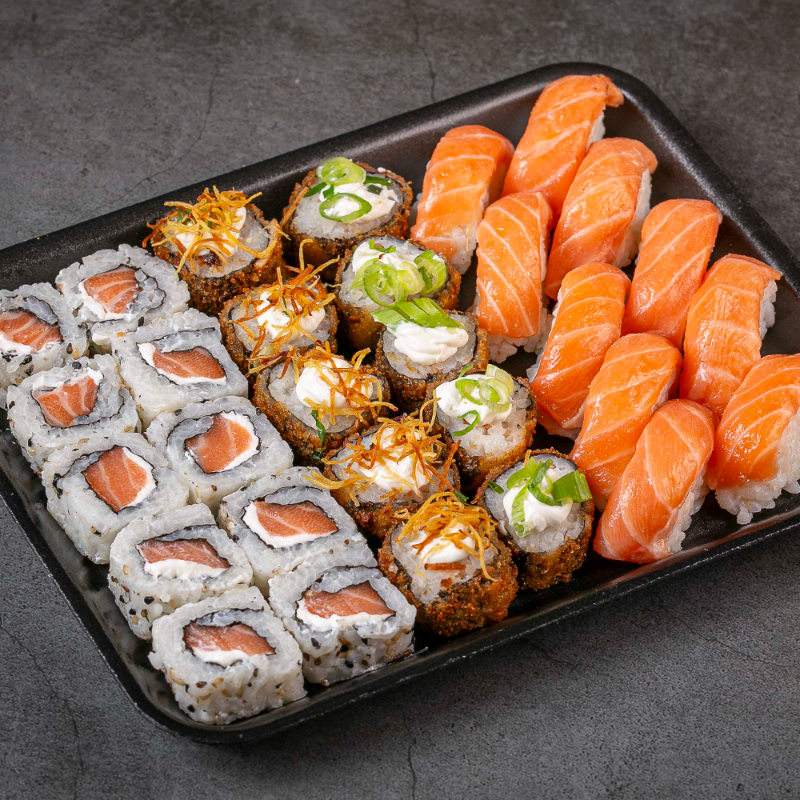 10 Hot holl 10 uramaki salmão 10 Niguiri salmão