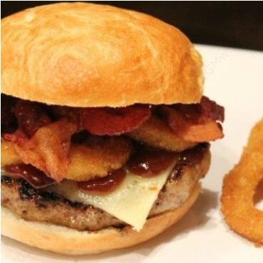 Pão, blend 150, queijo prato, bacon, ovo, onios de cebola e o molho opcional