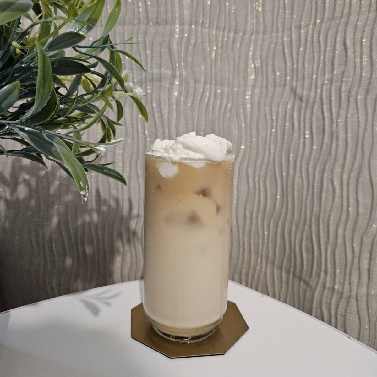 Latte en las rocas