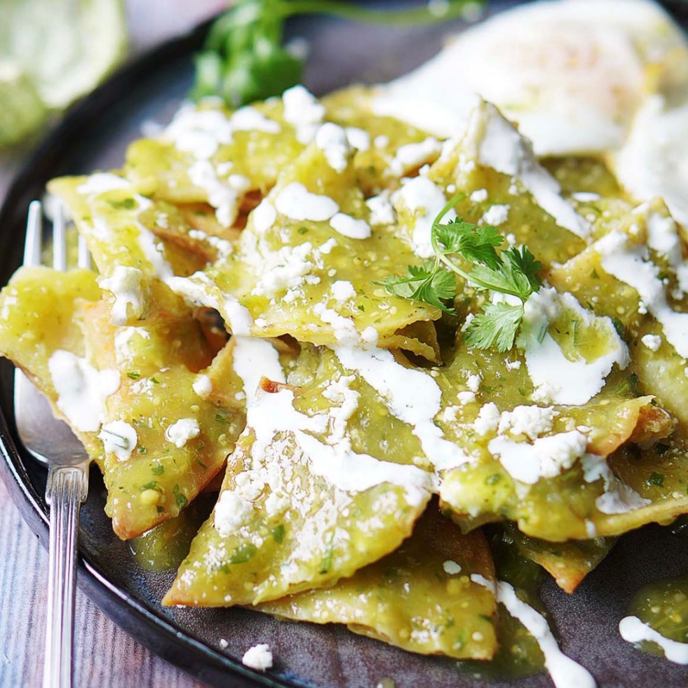 Chilaquiles Rojos o Verdes (Guisado, Frijoles y Huevo al Gusto)