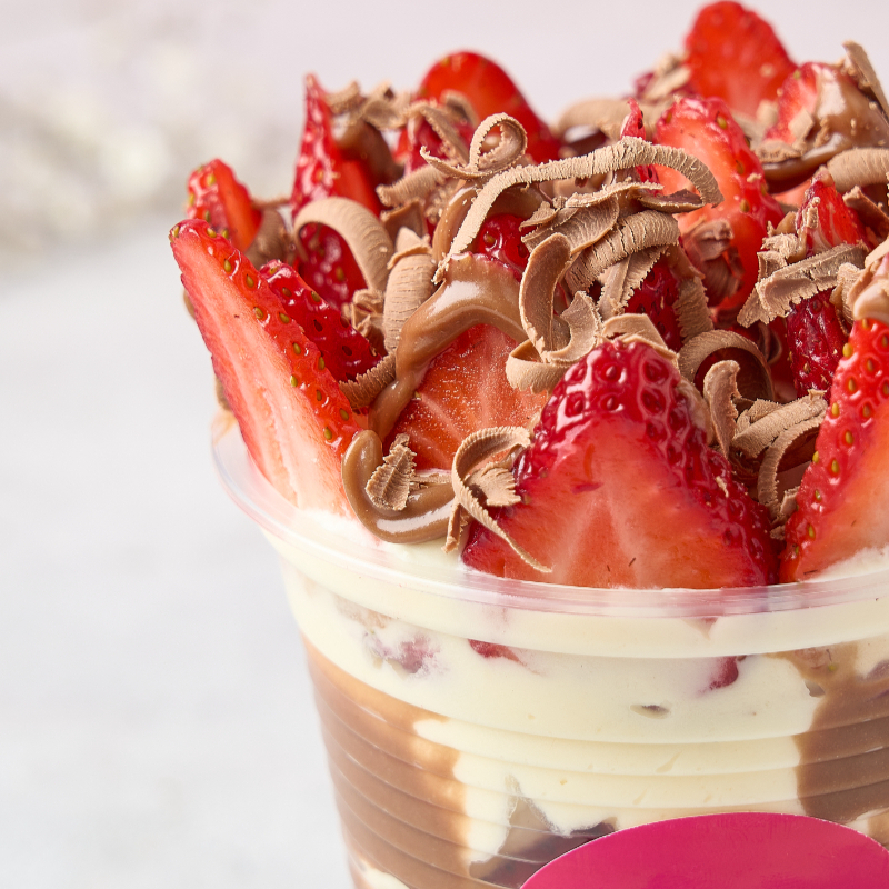Giga Fresas con Crema y Chocolate 14 oz