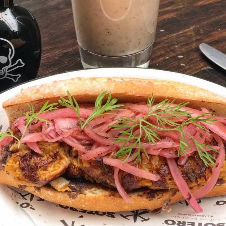 Torta de Cochinita Pibil con Queso
