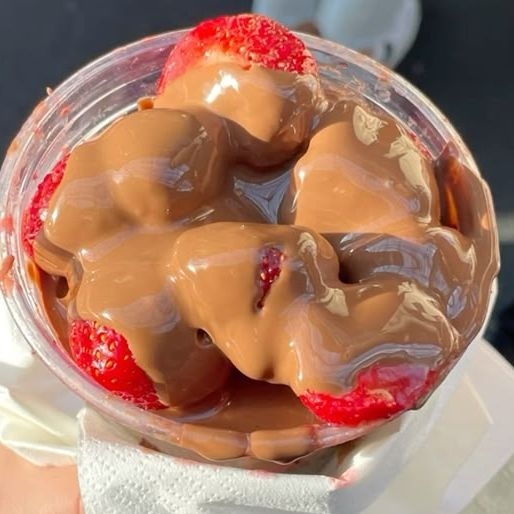 Fresas Cubiertas con Chocolate Negro Derretido
