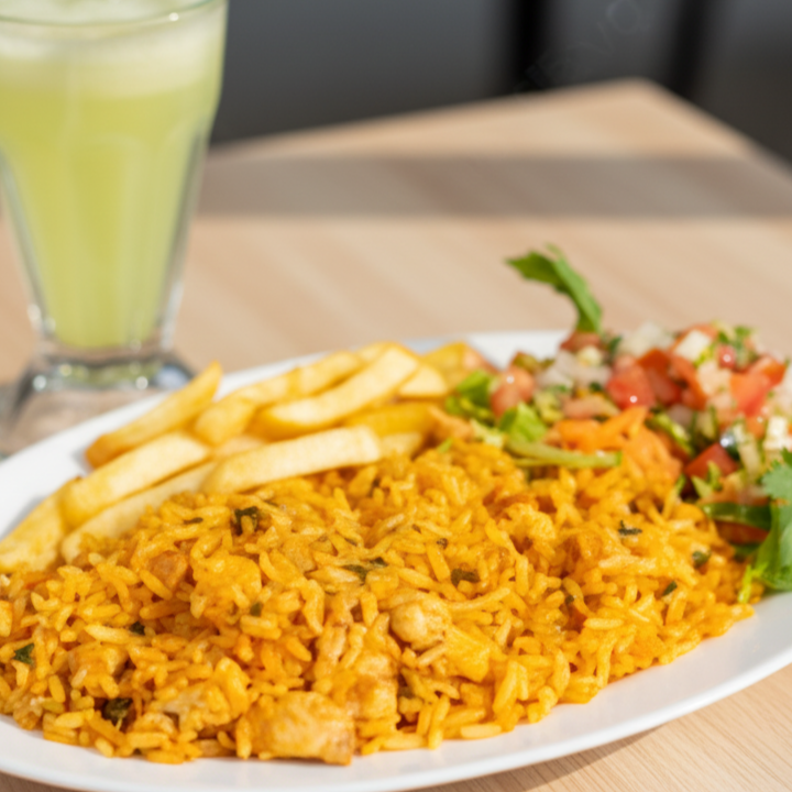 Arroz con Pollo + Bebida