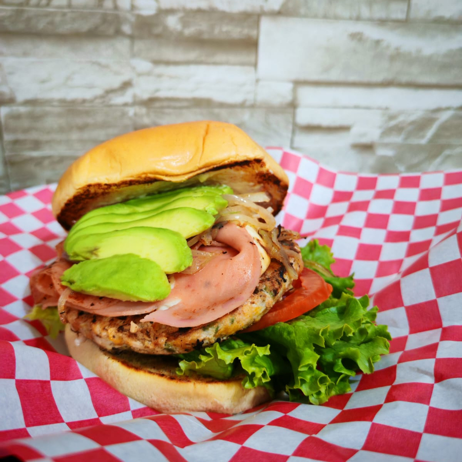 Hamburguesa de Res Hawaiana