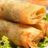 Massa de rolinho com queijo e goiabada