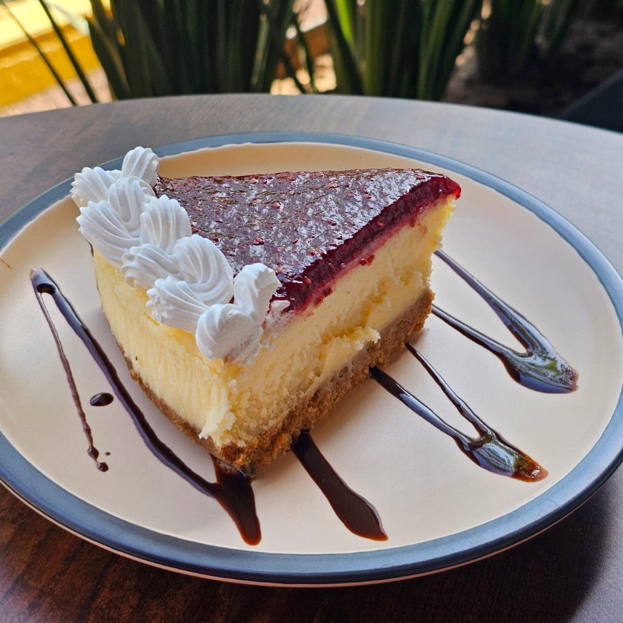 Pastel de Queso con Zarzamora
