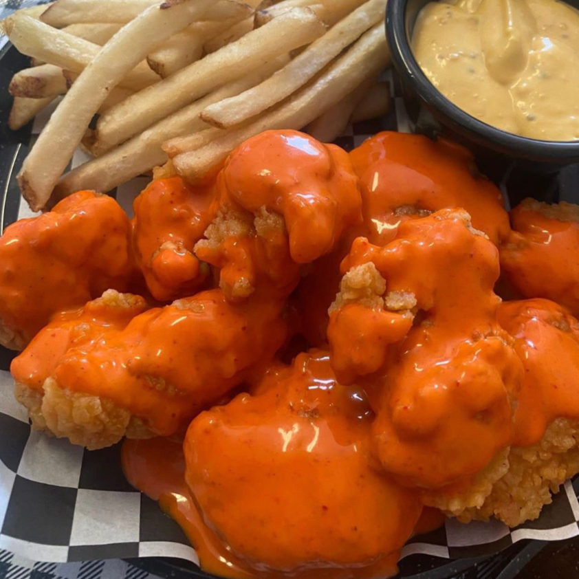 Boneless Bañados en Tu Salsa Favorita