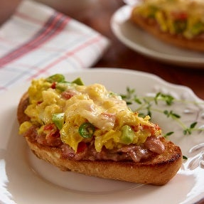 MOLLETES CON HUEVO