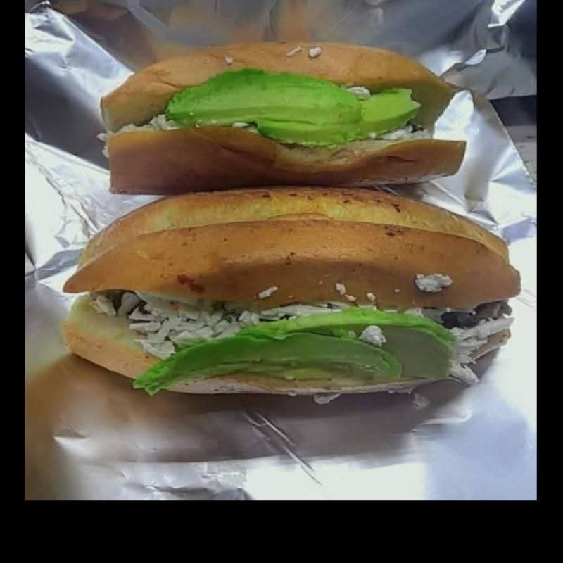 2 TORTAS DE PASTOR + AGUA DE LITRO SABOR LIMÓN