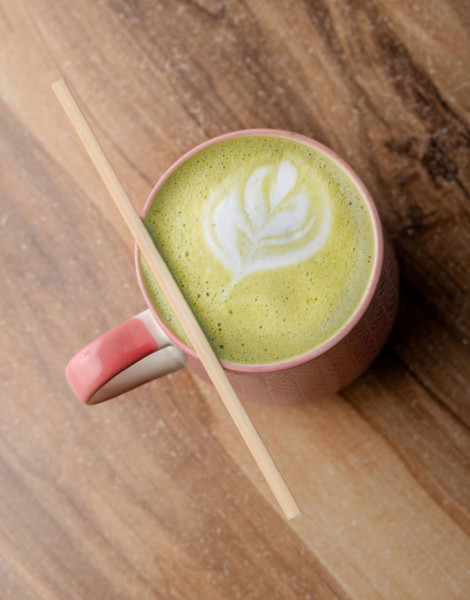 matcha latte caliente