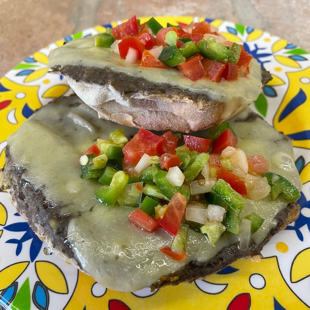 Molletes + Bebida