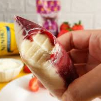 Feito com a nossa base de Ninho super cremosa e uma deliciosa geleia de morango. Você vai se surpreender !