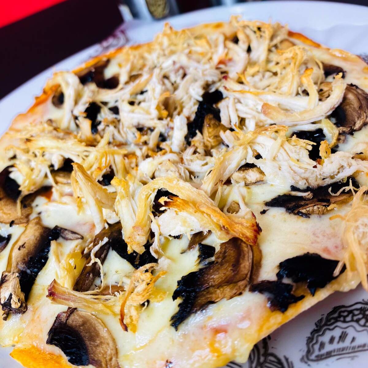 Pizza Champipollo.