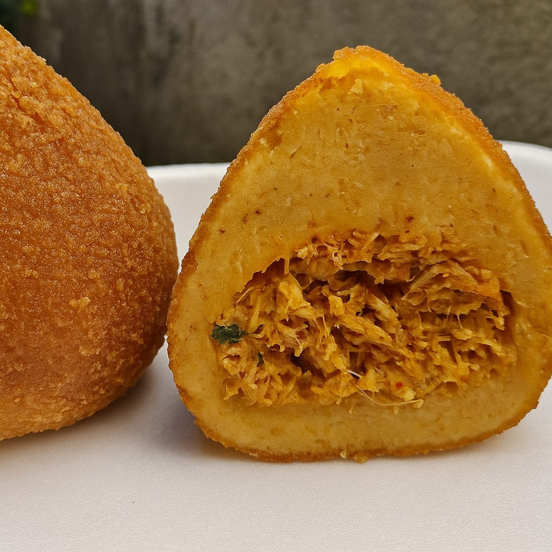 uma massa caseira feita artesanalmente super temperada ,com um incrivel peito fe frango cremoso e creme cheesse.aquela cocinha que voce come e não quer parar