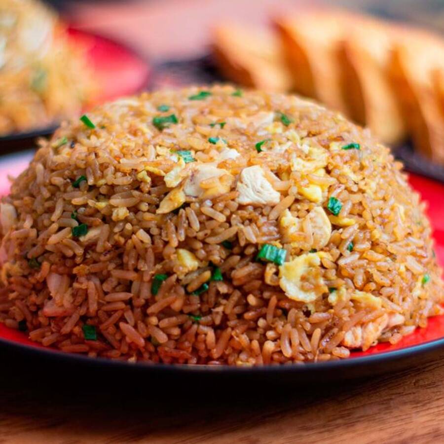 Arroz Chaufa de Pollo + Entrada del día + Bebida