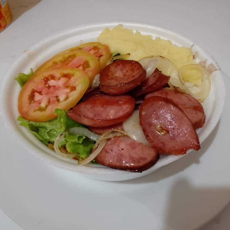 Acompanham : feijão, arroz, macarrão, salada,purê de batata e farofa