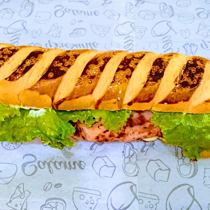 Frango, presunto e queijo,alface,tomate, maionese