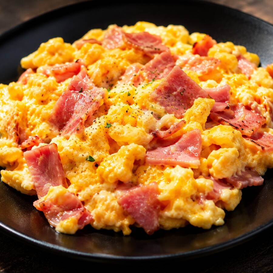 Huevos Revuelto con Jamon