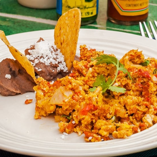 Huevos con chorizo