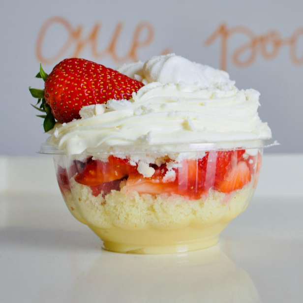 TORTINHA DE MERENGUE COM MORANGOS , UM SABOR SENSACIONAL