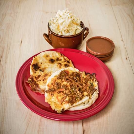 Pupusa de Mechada con Queso