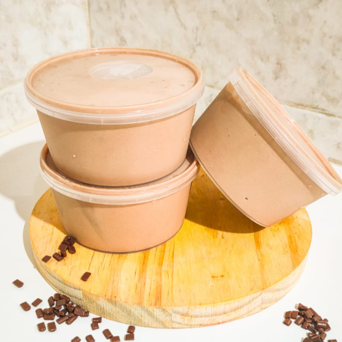 Um sorvete saboroso, livre de conservantes, corantes artificiais, e com menor teor de açúcar. Um pote de 250ml para você se deliciar e refrescar nesse calor. Um sorvete com chocolate ao leite.