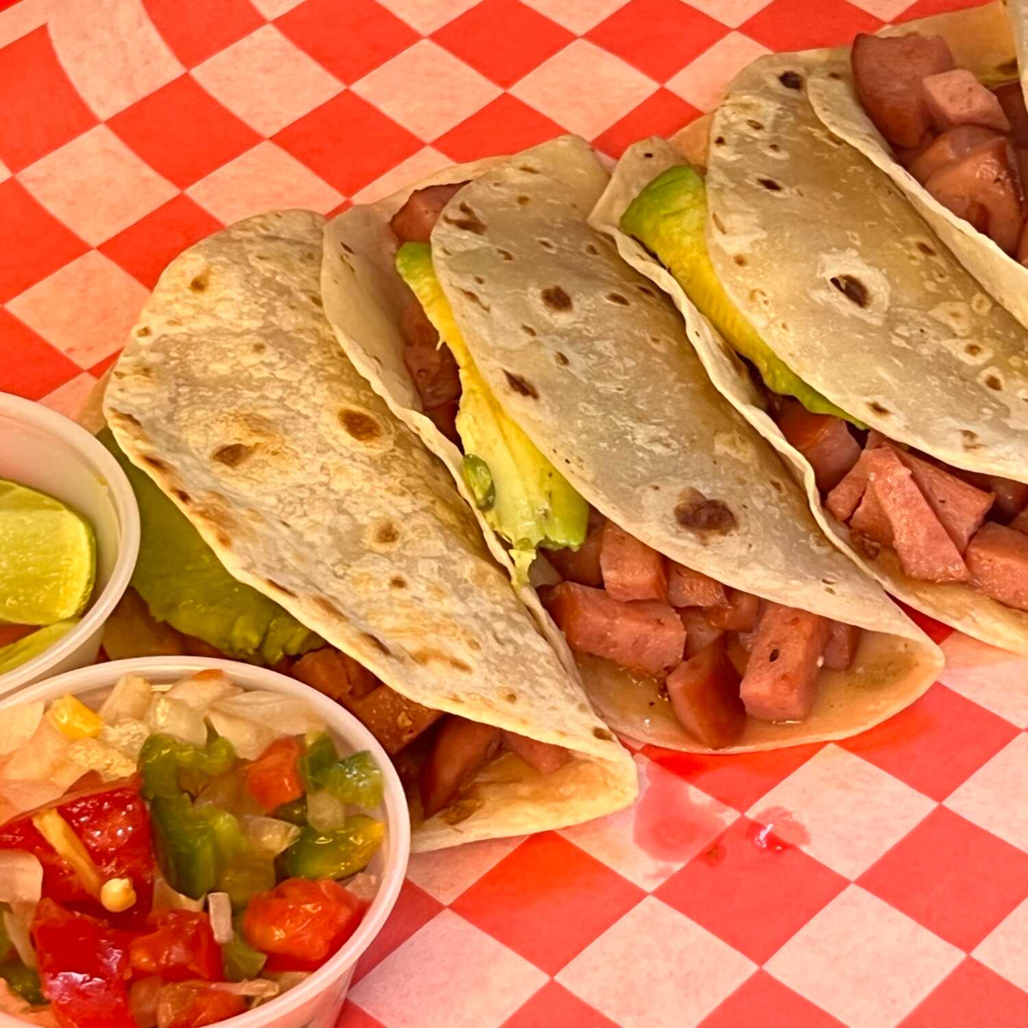 1 TACO SALCHICHA POLONES