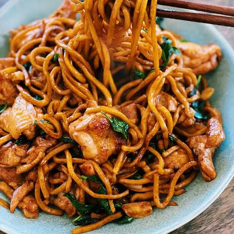 CHICKEN FRIED NOODLES