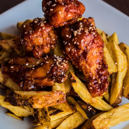 6 Alitas Oriental con Papas Fritas