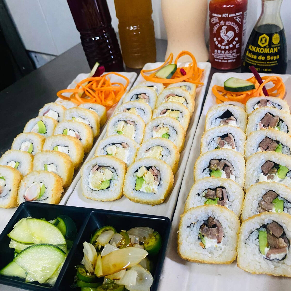 SUSHIS TRADICIONALES POLLO, RES O CAMARON