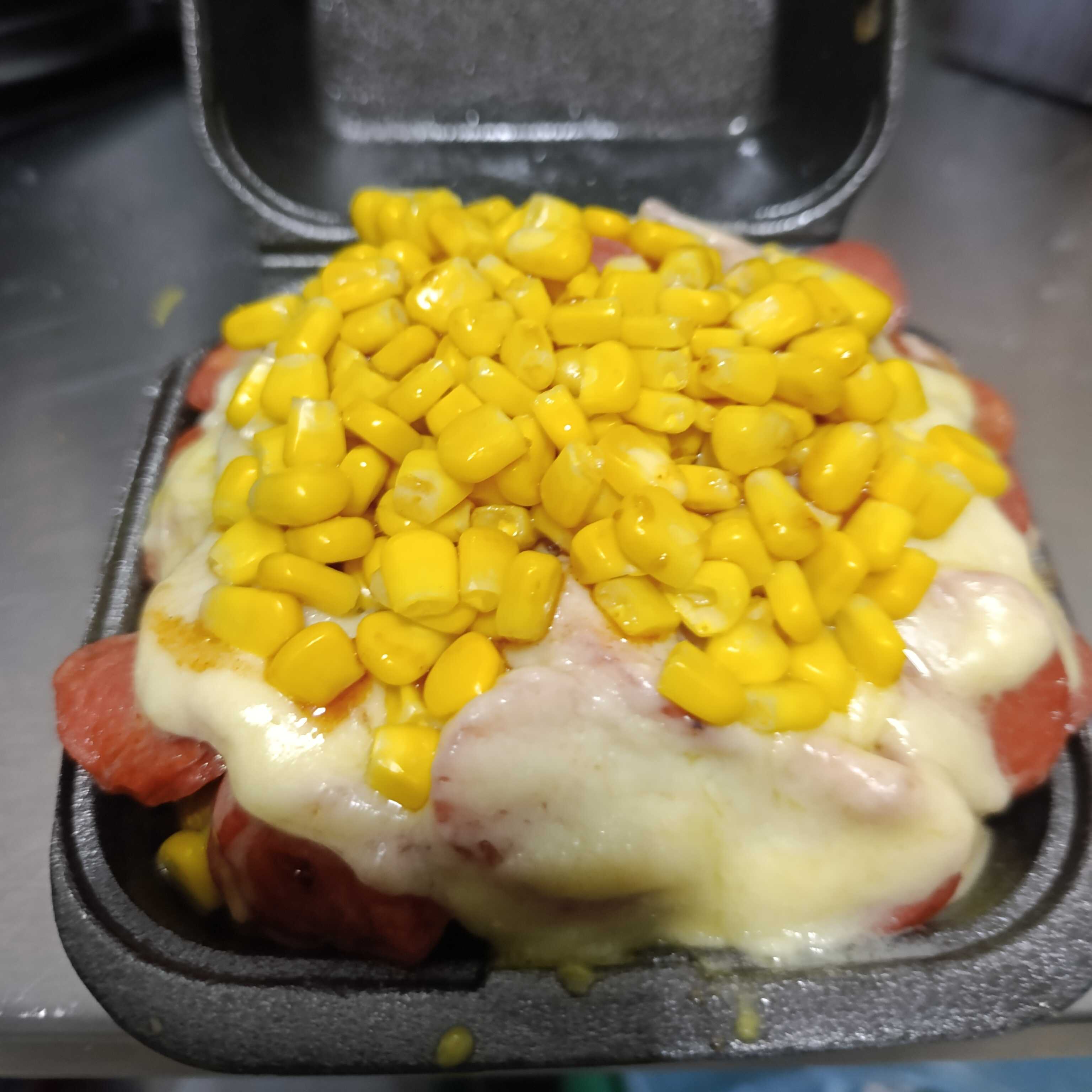 SalchiPapa con Queso y Maizitos Personal