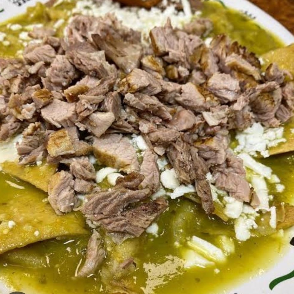 Chilaquiles Verdes con Asada