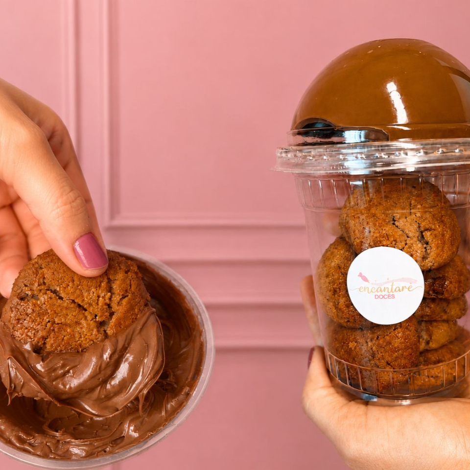 Mergulha sem medo 🤤🍫
Nossos mini cookies ficaram ainda mais perigosos: crocantes por fora, macios por dentro e acompanhados de uma tampa RECHEADA de Nutella pra você mergulhar cada mordida ✨
O difícil vai ser comer só um!
*Contém 8 mini cookies + pote de recheado de Nutella (Original)