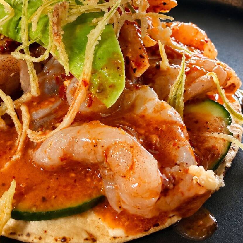 TOSTADA DE AGUACHILE ROJO