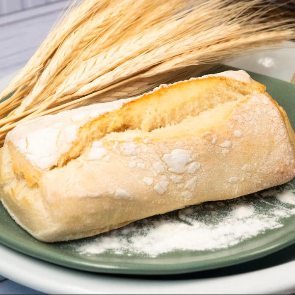 Pão ciabatta leve e macio por dentro, com casquinha levemente crocante por fora. Ideal para lanches, sanduíches ou para acompanhar suas refeições.