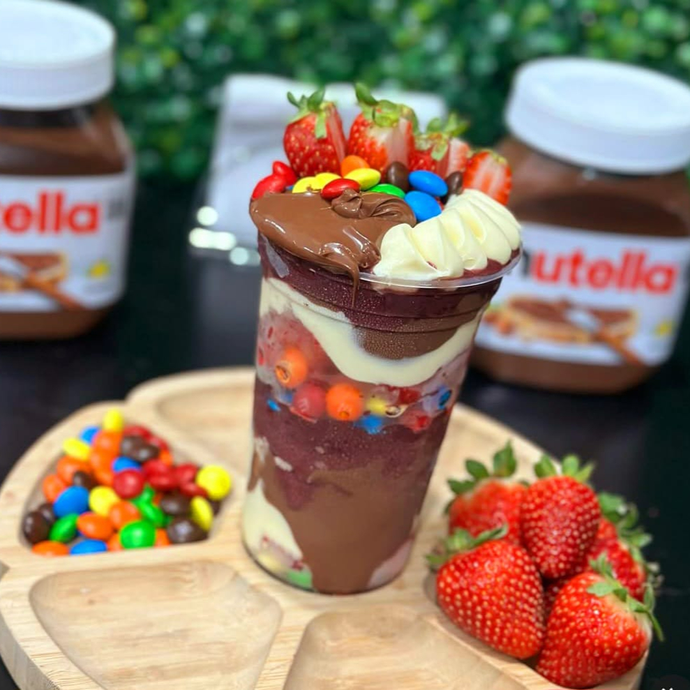 Açaí de 550ml super cremoso com até 5 Acompanhamentos Grátis para Voçê montar do seu jeito. Mais Sabor, mais variedade e o melhor Custo-Benefício da Casa!
