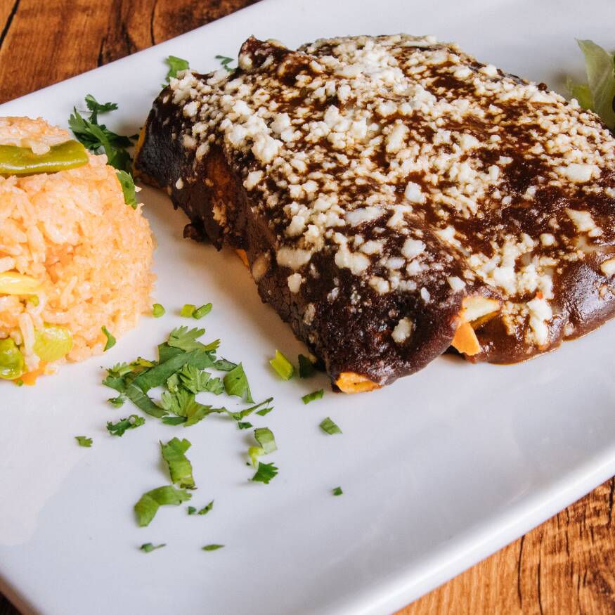 Enchiladas de Mole con Pollo